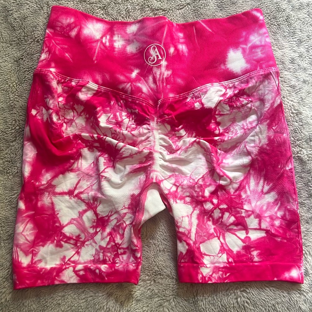 Allure the Brand Scrunch Shorts- M